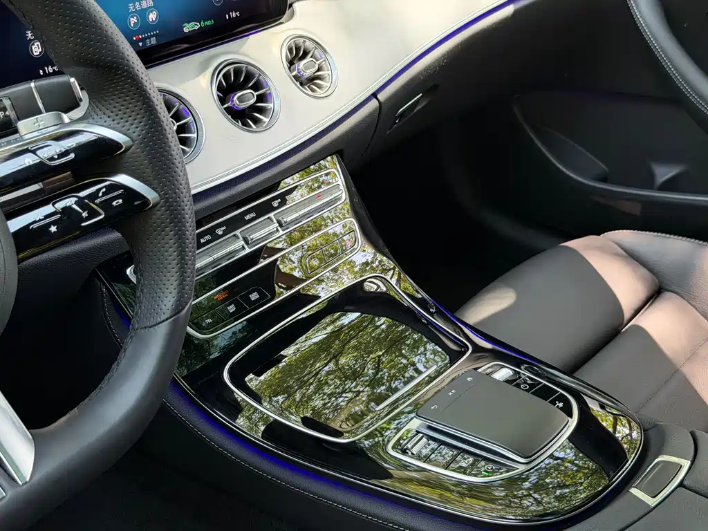 Mercedes-Benz E-Class 2022 — фото 12