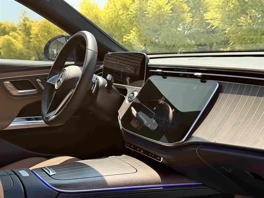 Mercedes-Benz E-Class 2024 — фото 17