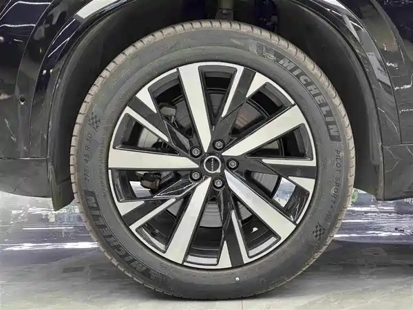 Volvo XC90 Plug-In Hybrid 2025