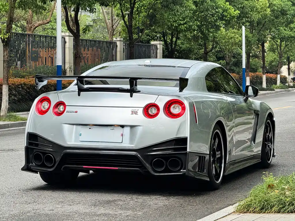 Nissan GT-R 2012 — фото 15