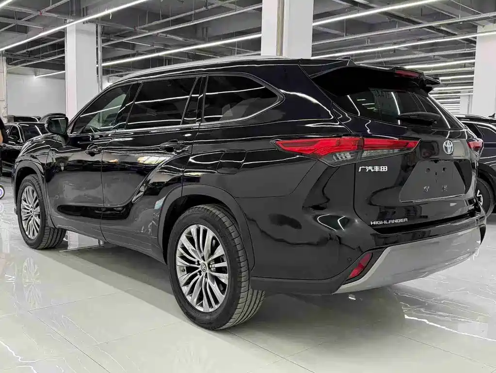 Toyota Highlander 2022 — фото 7