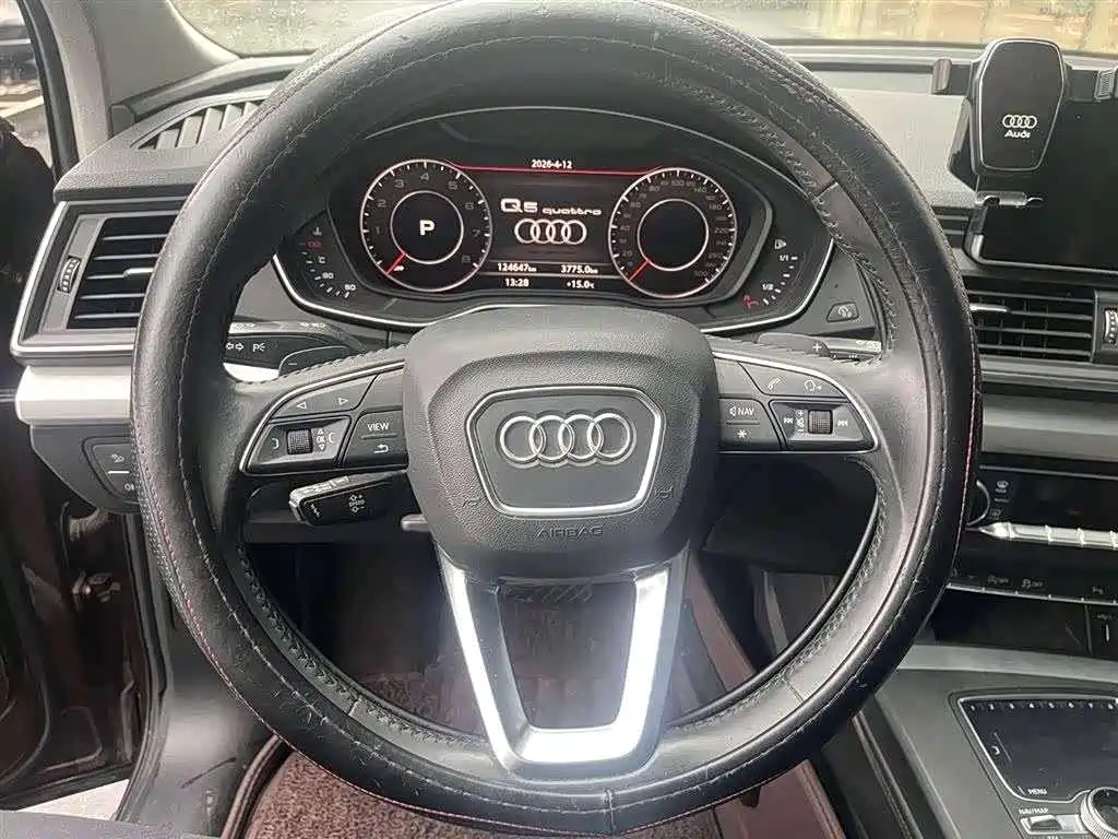 Audi Q5L 2019 — фото 11