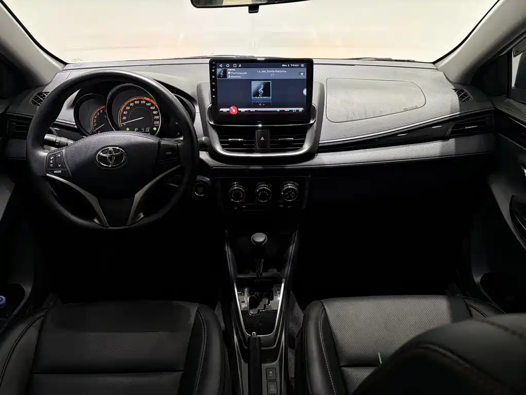 Toyota Yaris L 2023 — фото 8