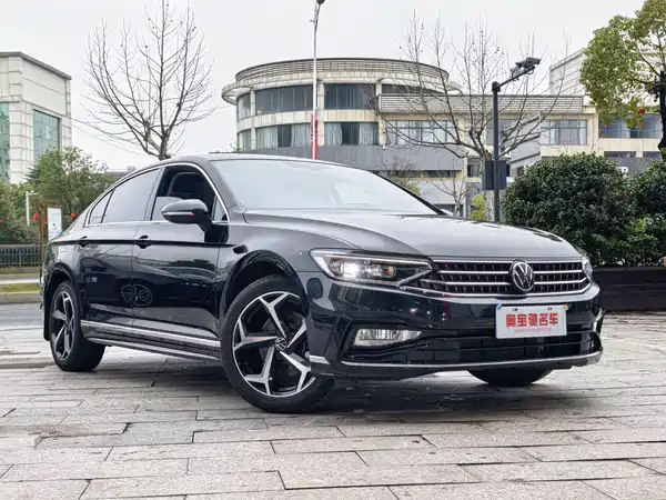 Volkswagen Magotan 2025