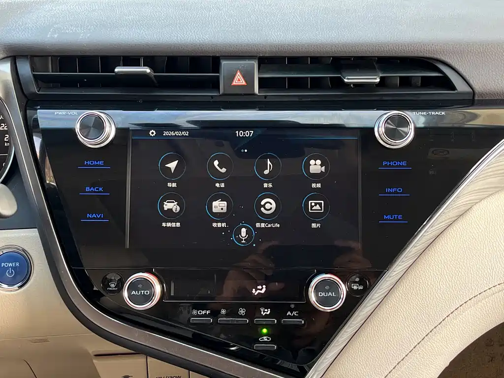 Toyota Camry 2019 — фото 25