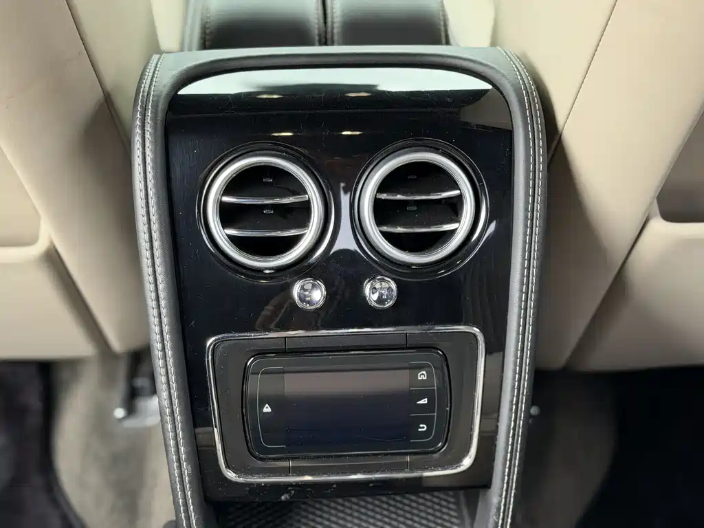 Bentley Flying Spur 2018 — фото 9
