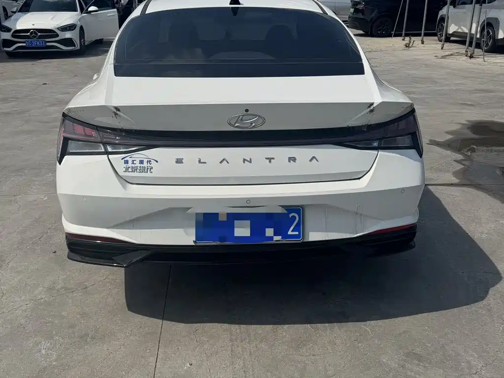 Hyundai Elantra 2023 — фото 11