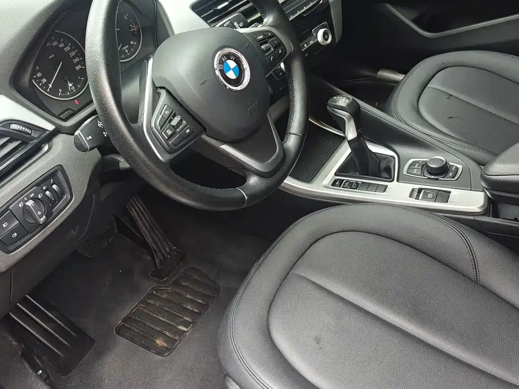 BMW X1 2017 — фото 9