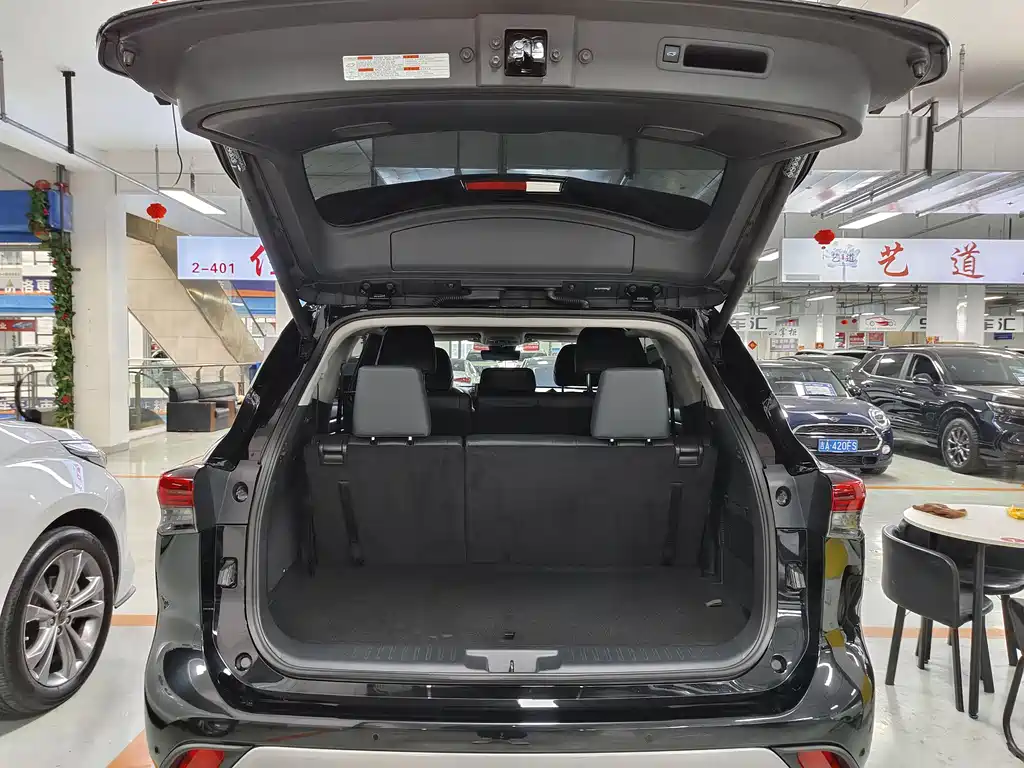 Toyota Highlander 2022 — фото 10
