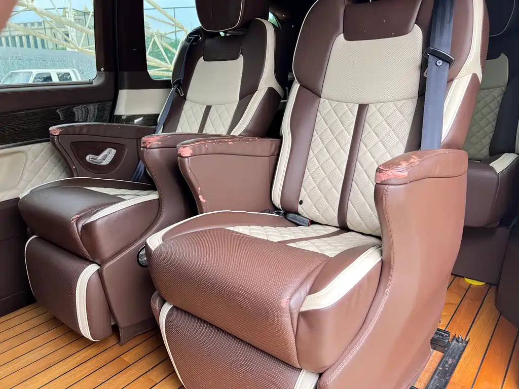 Mercedes-Benz V-Class 2019 — фото 11