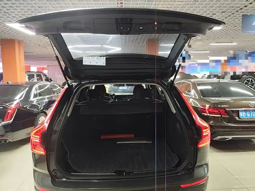 Volvo XC60 2019 — фото 19