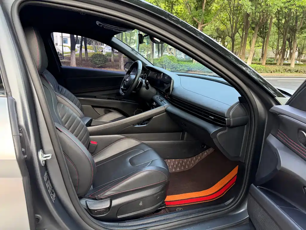 Hyundai Elantra 2024