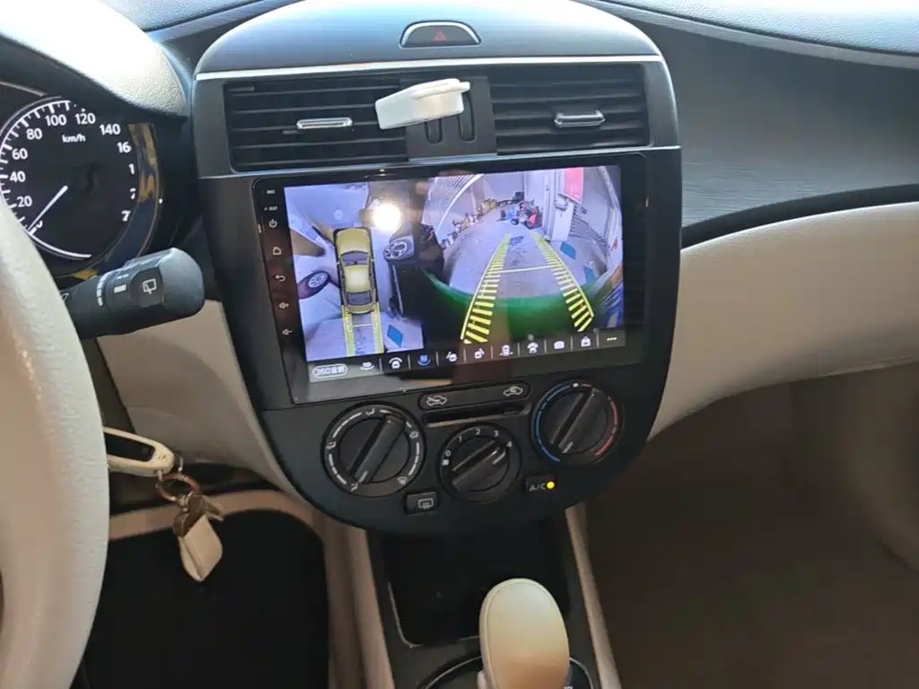 Nissan Tiida 2015 — фото 13