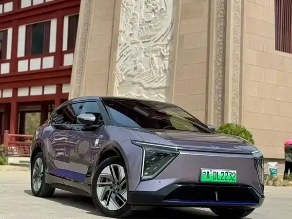 HiPhi Y 2024