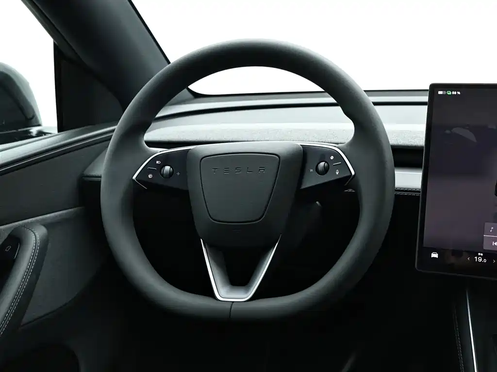 Tesla Model Y 2026 — фото 15