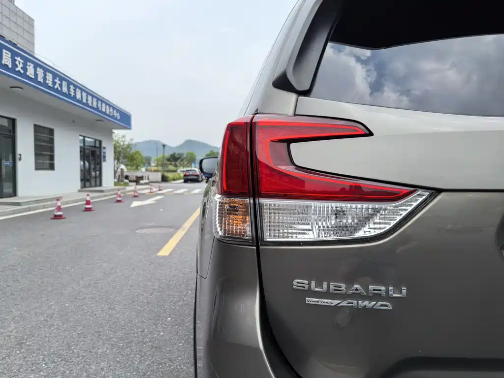 Subaru Forester 2018 — фото 12