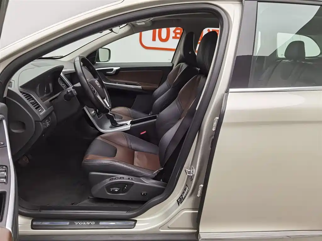 Volvo XC60 2017 — фото 10
