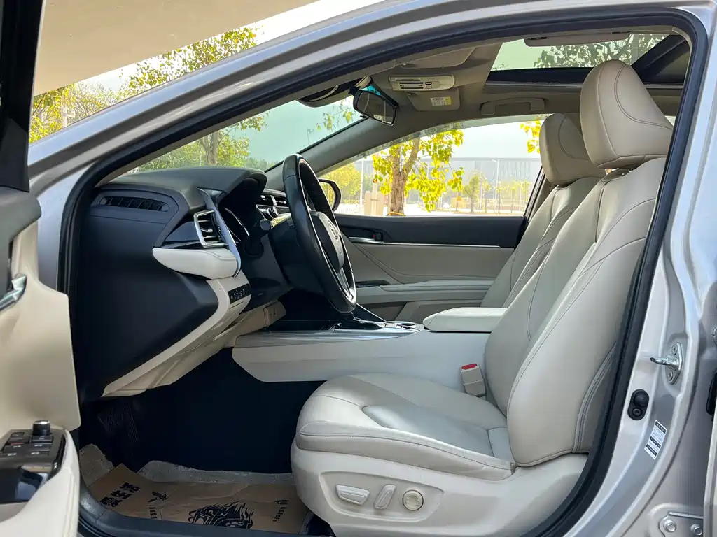 Toyota Camry 2019 — фото 4
