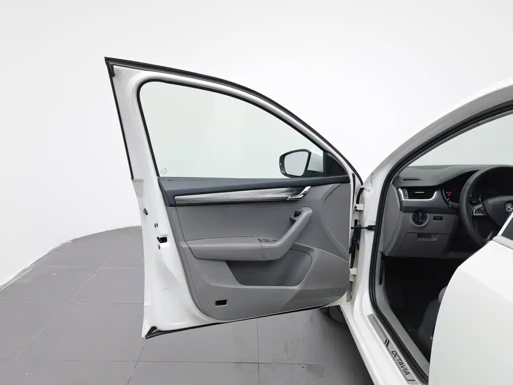 Skoda Octavia 2015 — фото 8