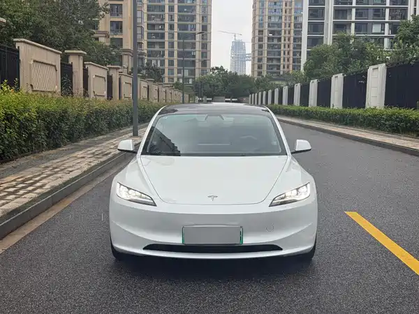 Tesla Model 3 2024