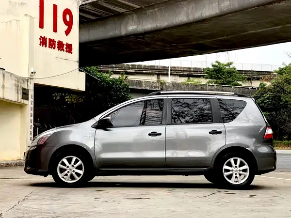 Nissan Livina 2015