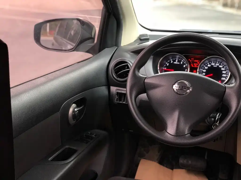 Nissan Livina 2019 — фото 14