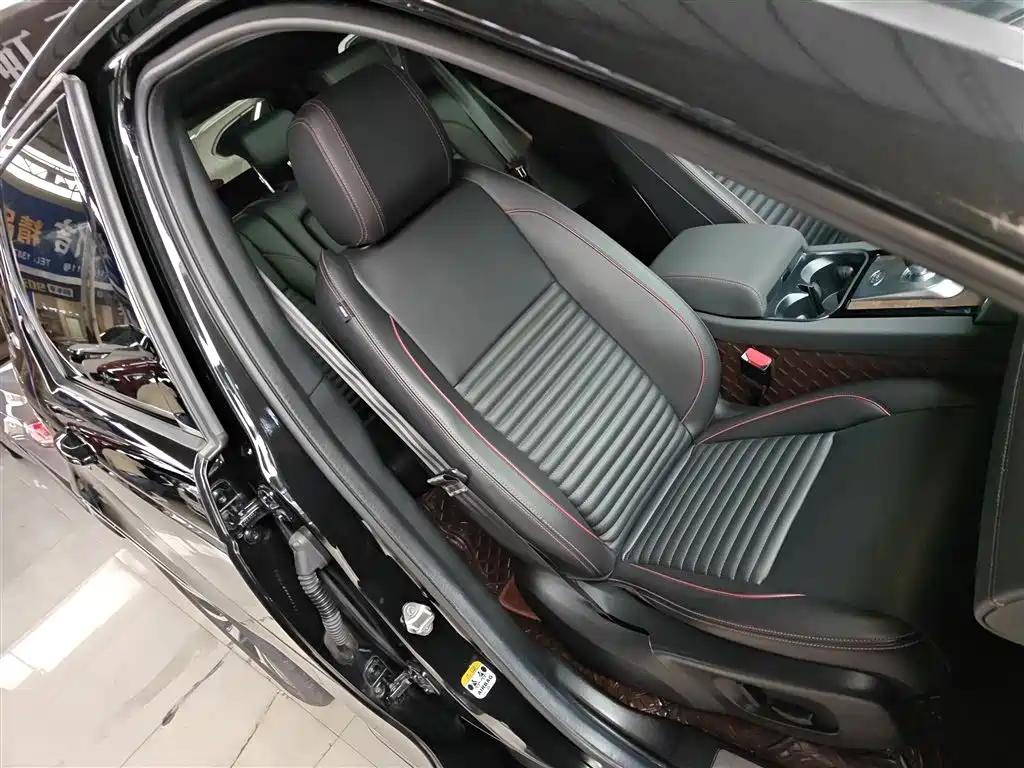 Land Rover Discovery Sport 2023 — фото 25