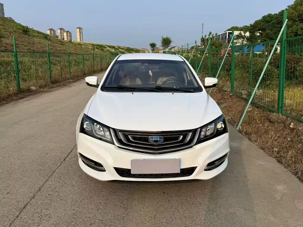 Geely Emgrand 2017 — фото 14
