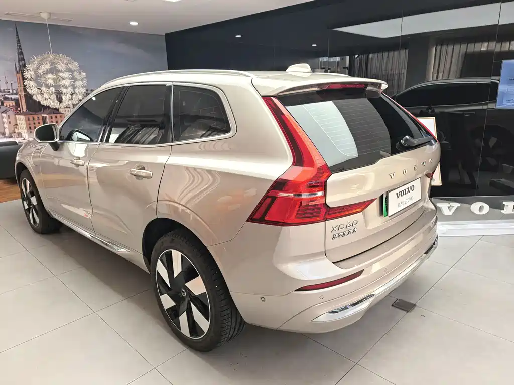 Volvo XC60 PHEV 2025 — фото 16
