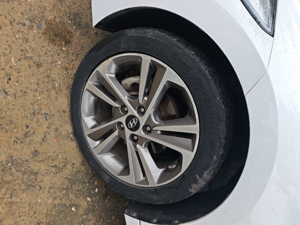 Hyundai Elantra 2016 — фото 23