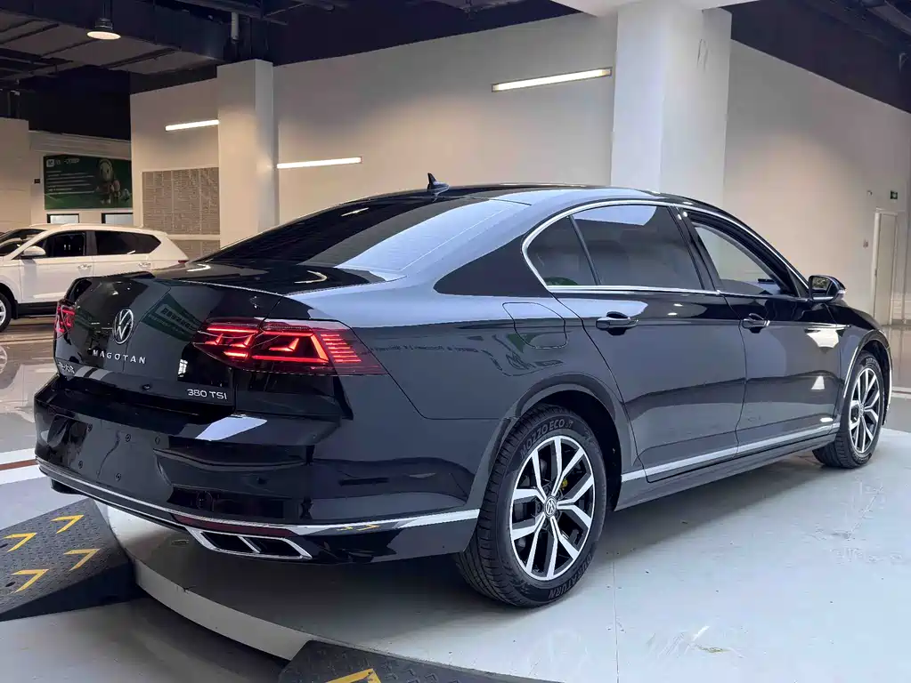 Volkswagen Magotan 2025