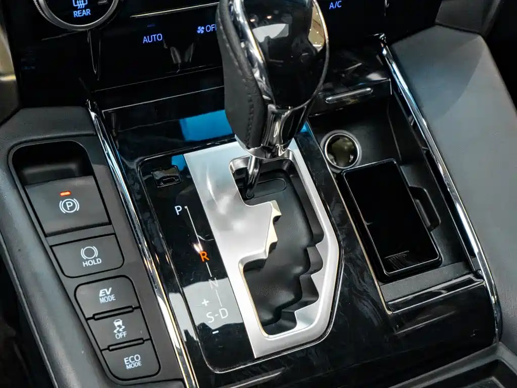 Toyota Alphard 2021 — фото 18