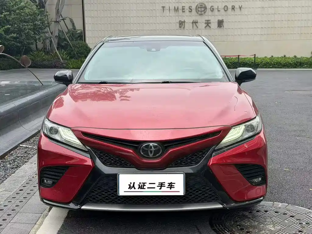 Toyota Camry 2018 — фото 2