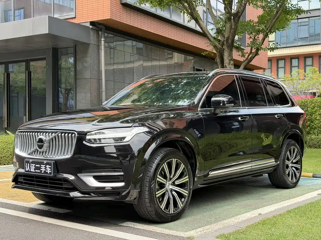 Volvo XC90 2022 — фото 1