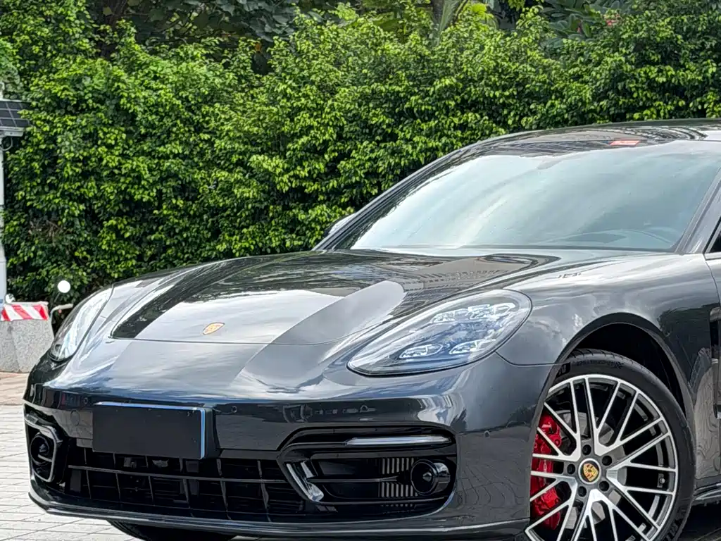 Porsche Panamera 2021