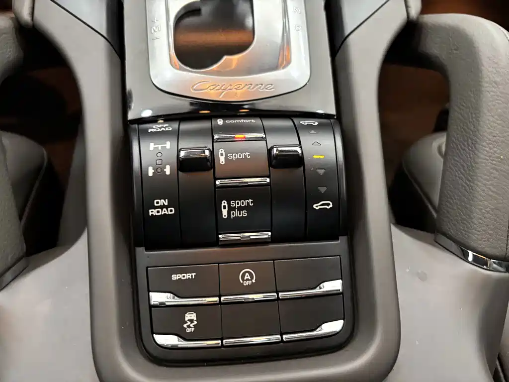 Porsche Cayenne 2017 — фото 20