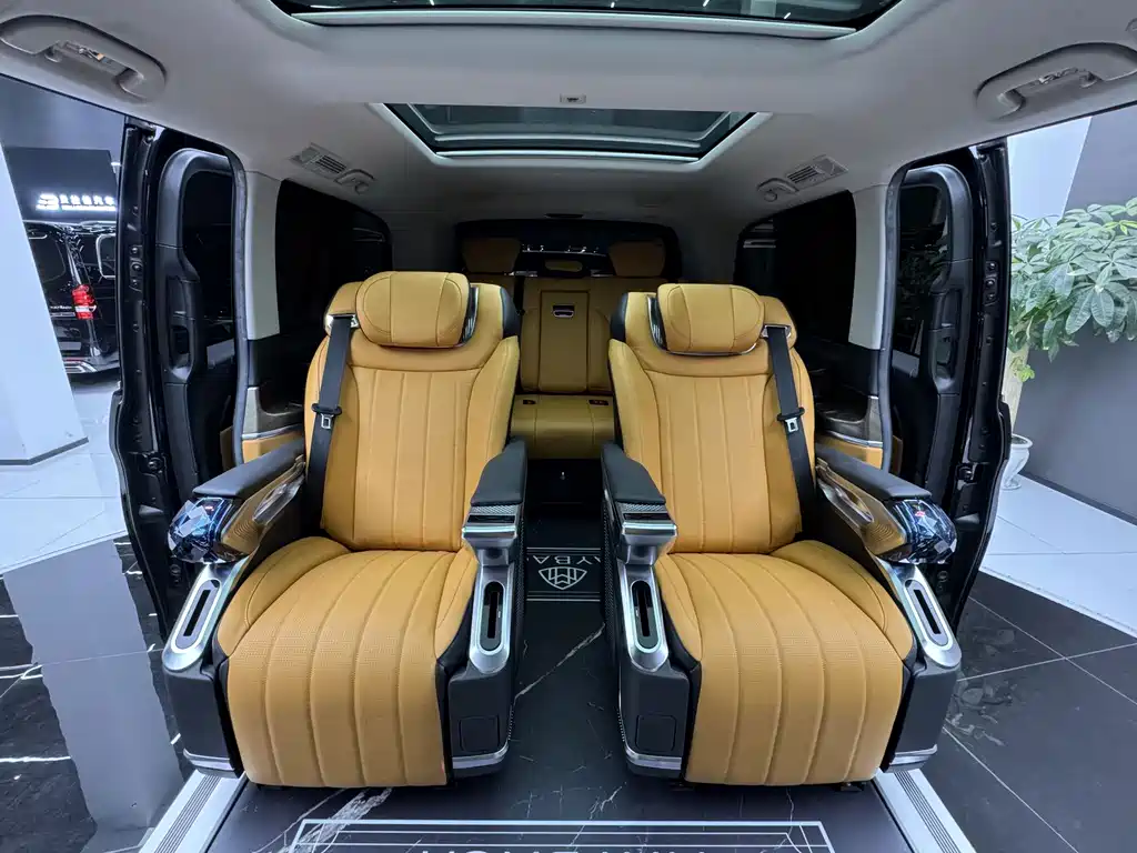 Mercedes-Benz V-Class 2021 — фото 11