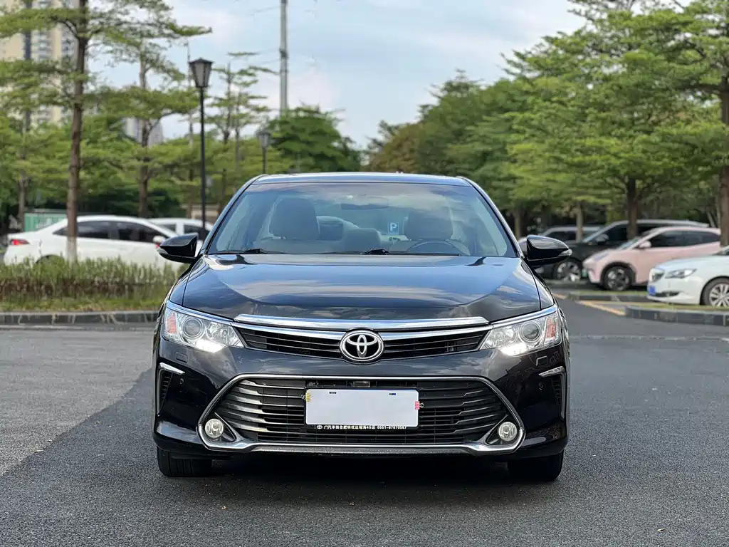 Toyota Camry 2017 — фото 2