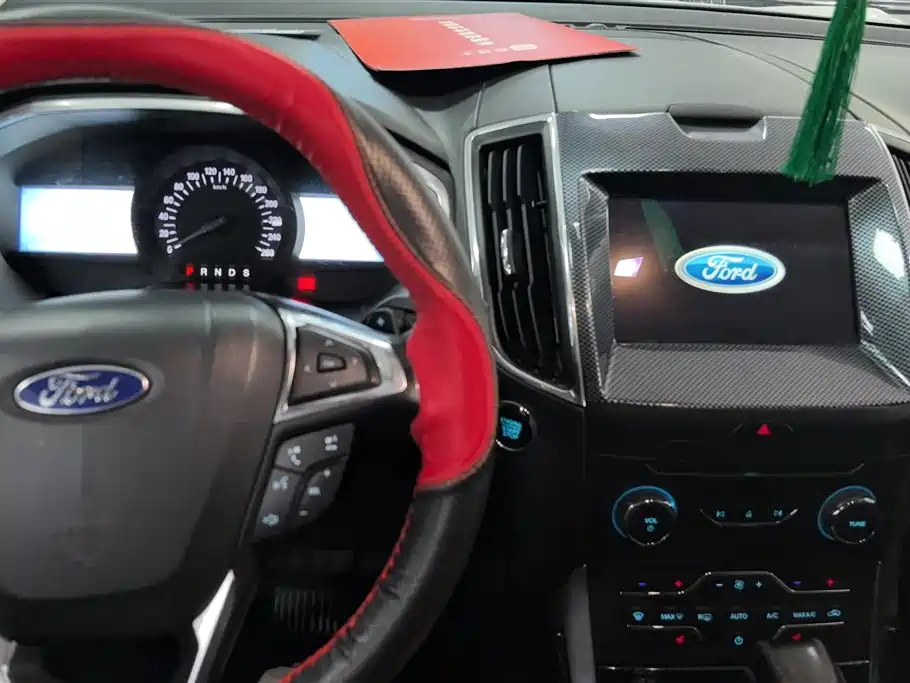 Ford Edge 2018 — фото 12