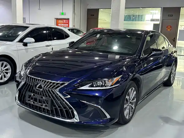 Lexus ES 2023