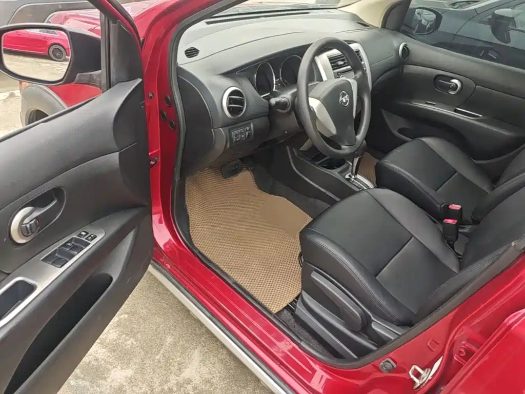 Nissan Livina 2015 — фото 16
