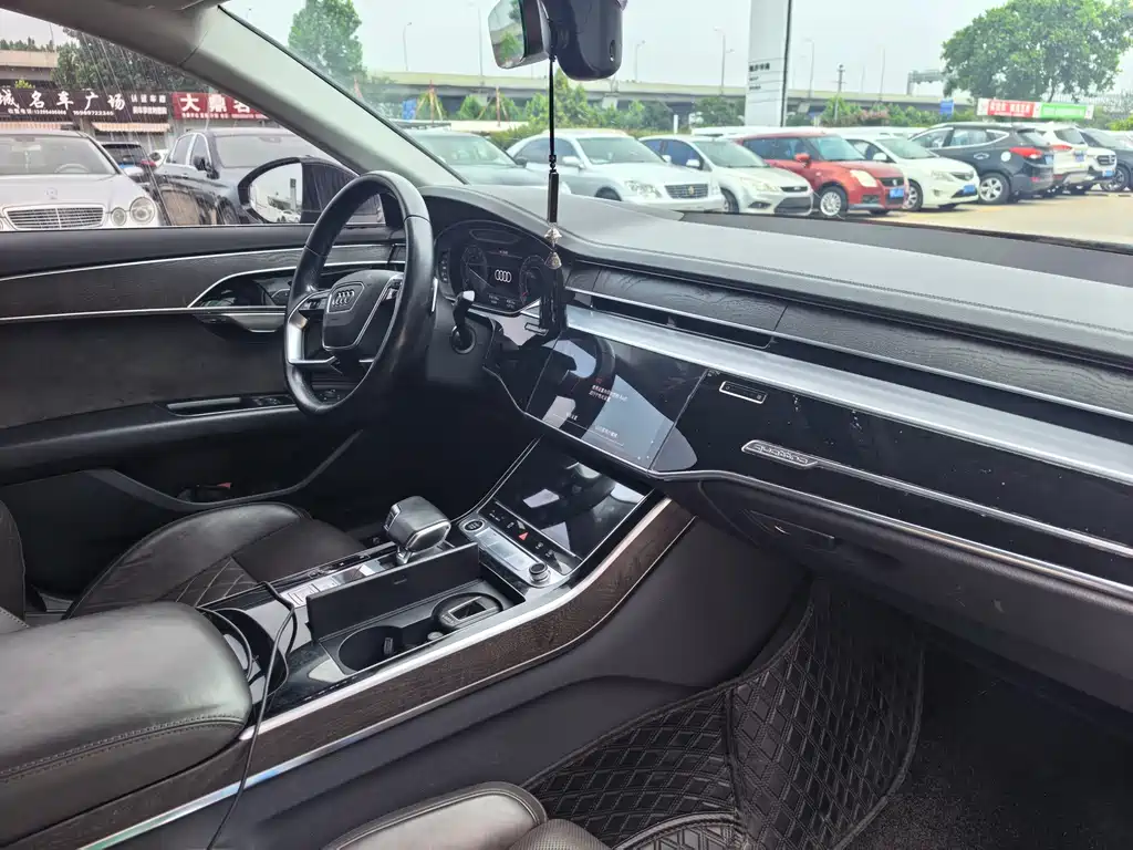 Audi A8 2022