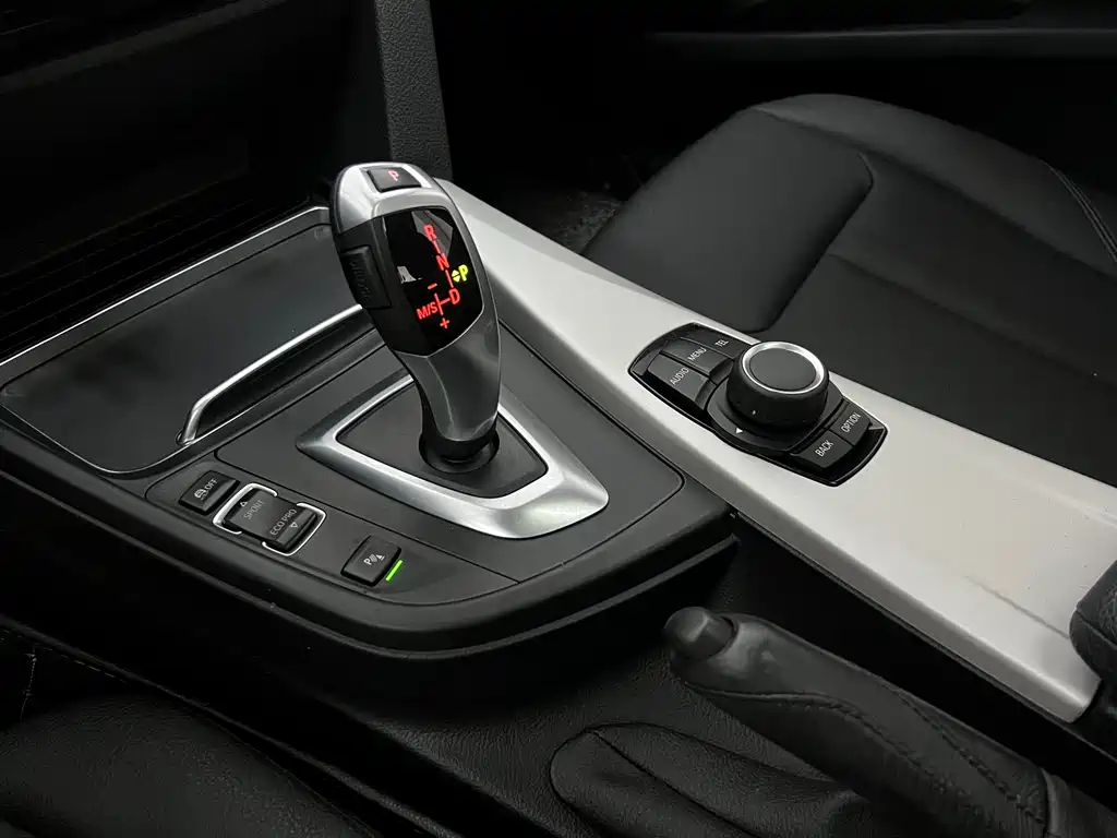 BMW 3 Series GT 2017 — фото 9