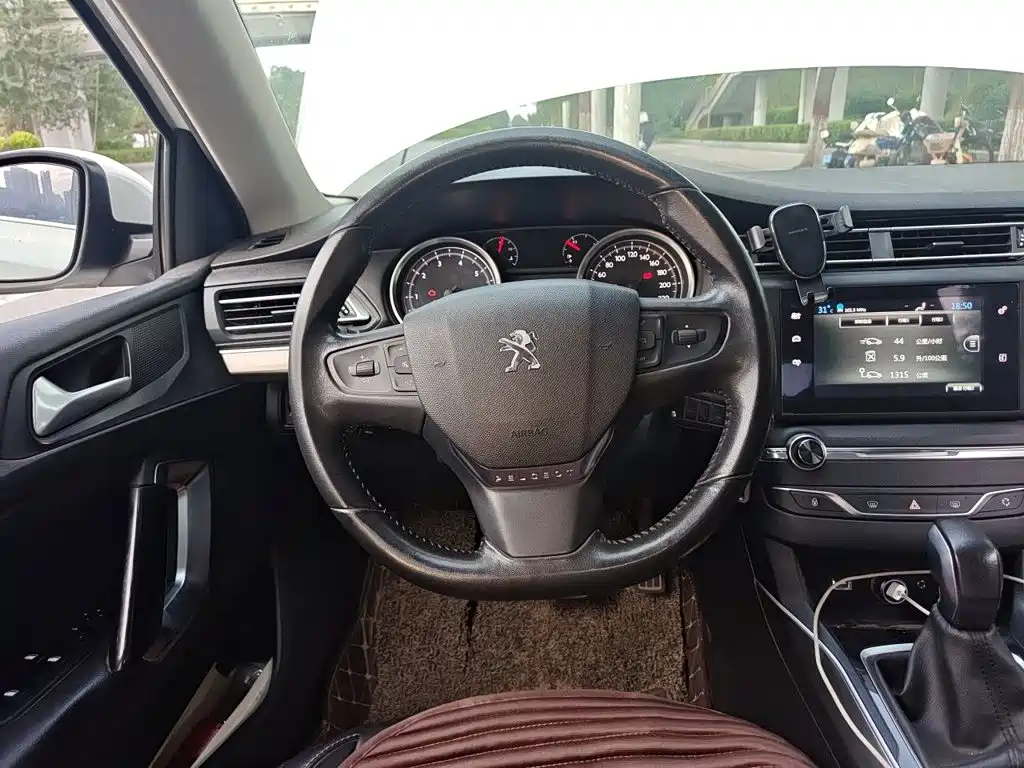 Peugeot 408 2016