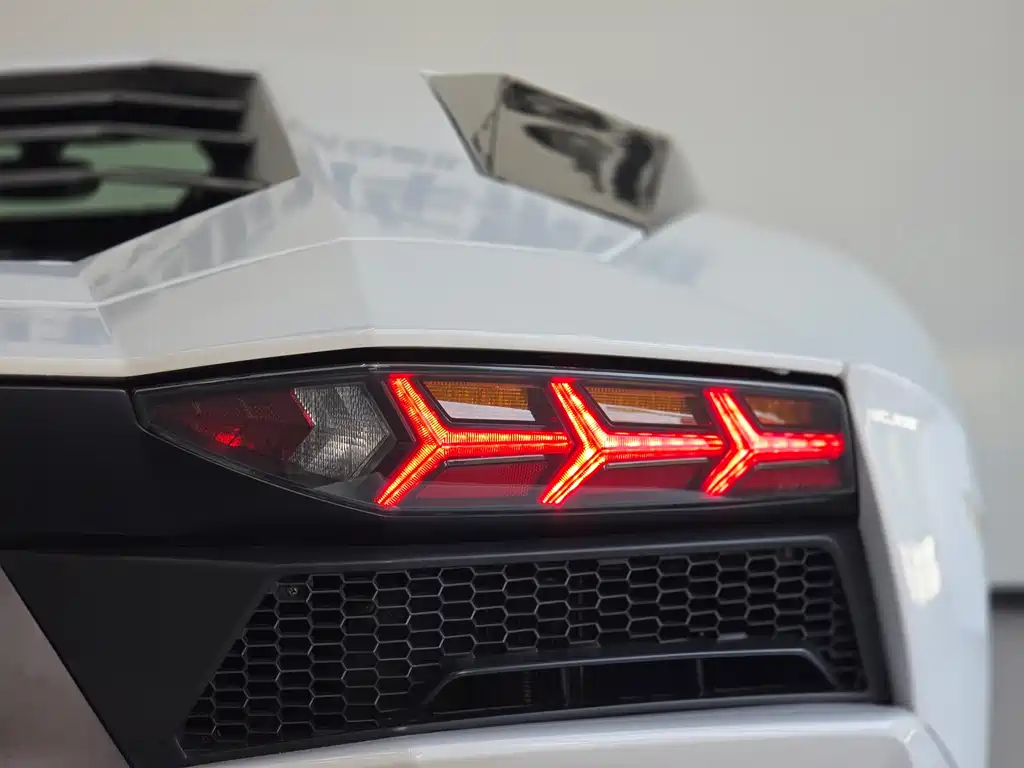 Lamborghini Aventador 2012 — фото 22