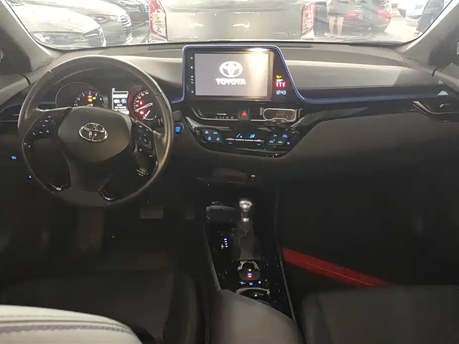 Toyota C-HR 2020 — фото 12