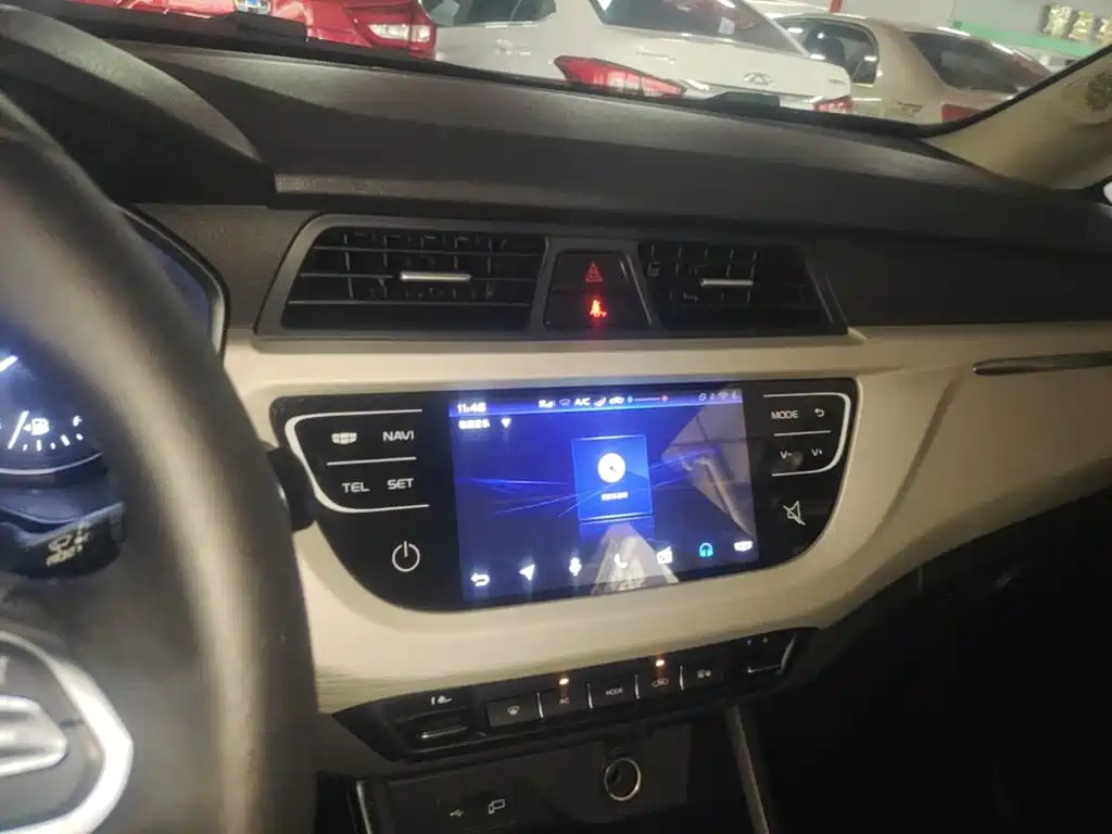 Geely Vision X3 2020 — фото 13
