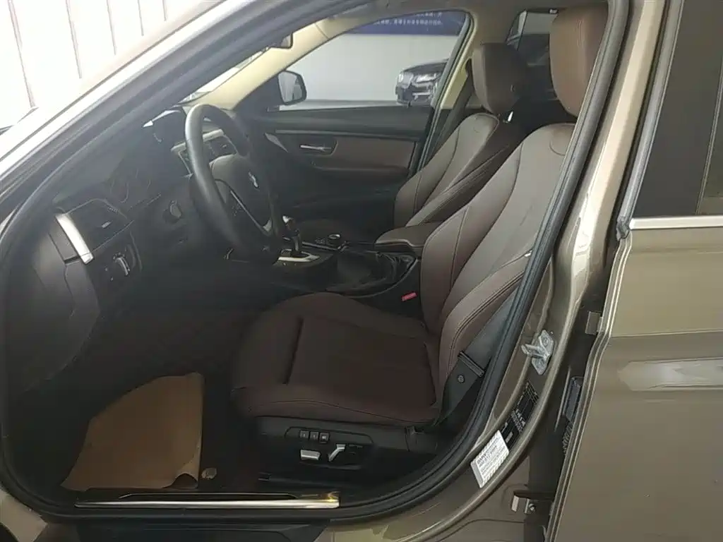 BMW 3 Series 2018 — фото 15