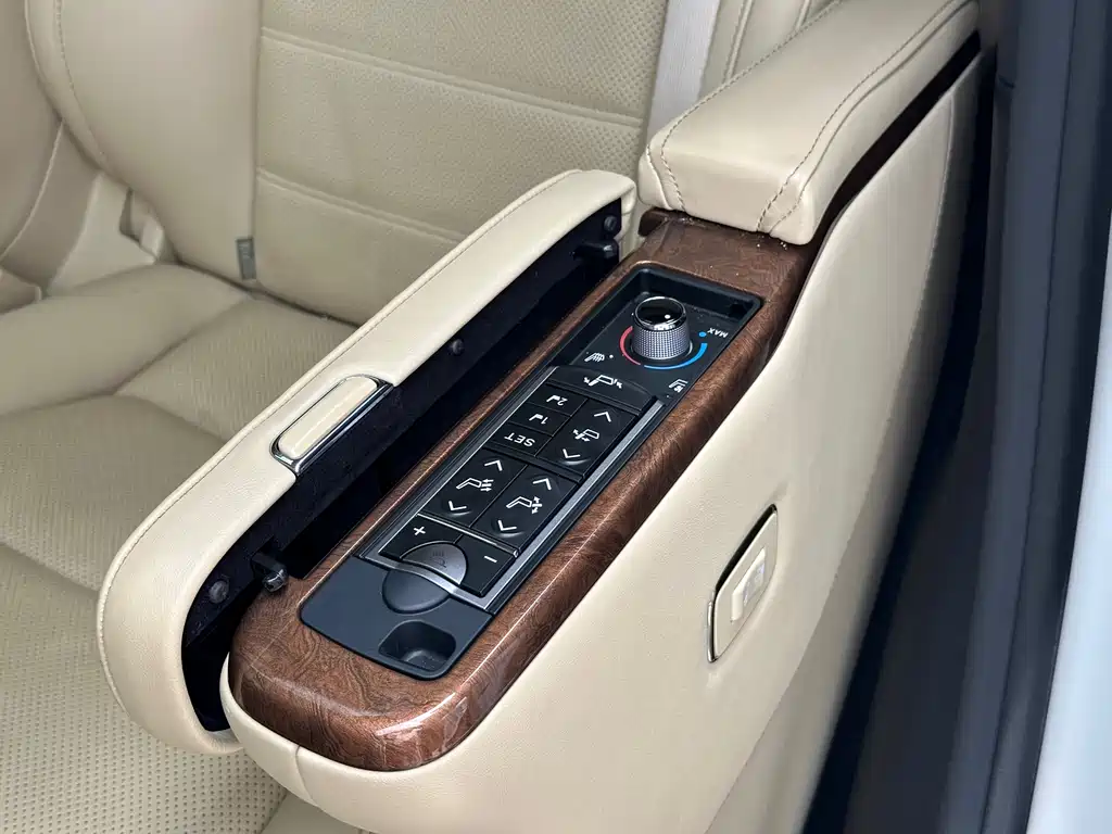 Toyota Alphard 2017 — фото 16