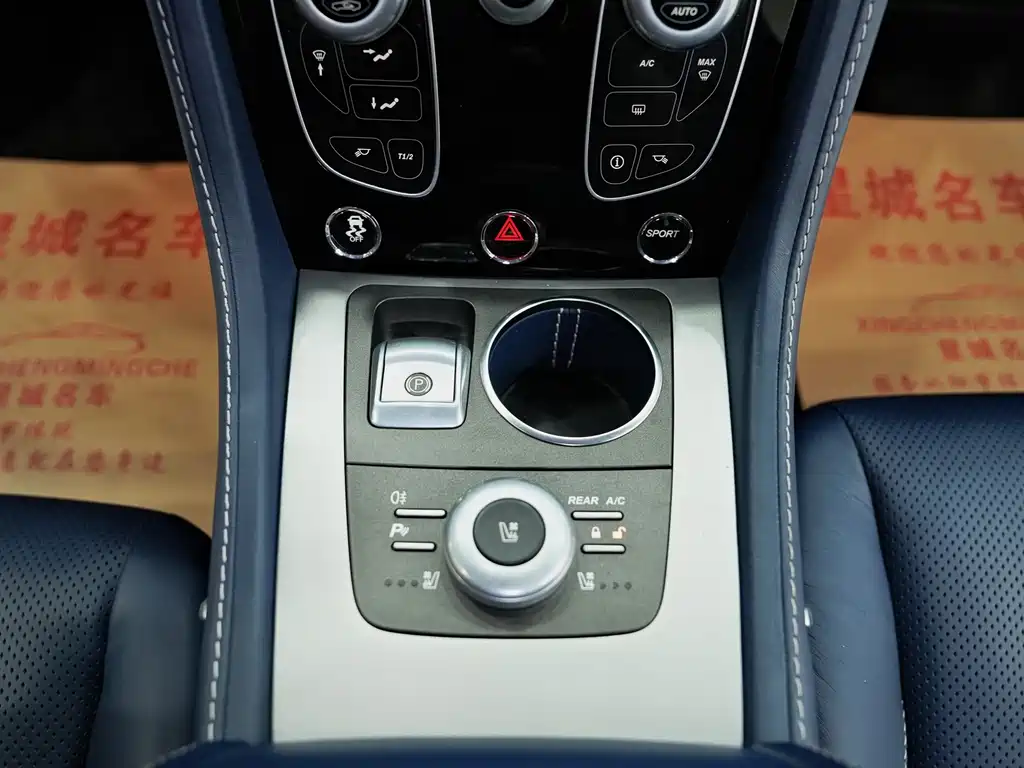 Aston Martin Rapide 2019 — фото 13